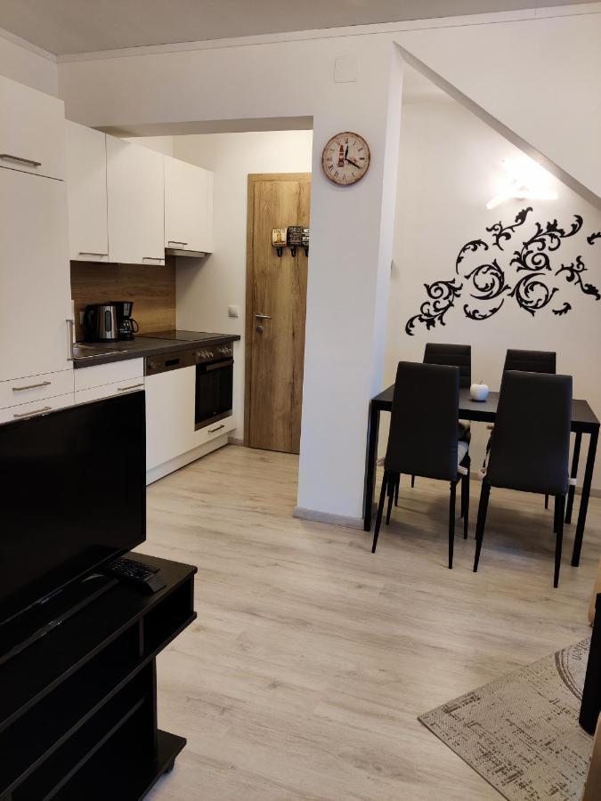 Holiday Home In Quiet Beautiful Area With Two Separate, Modern, Furnished Apartments Deutsch-Wagram Exterior photo