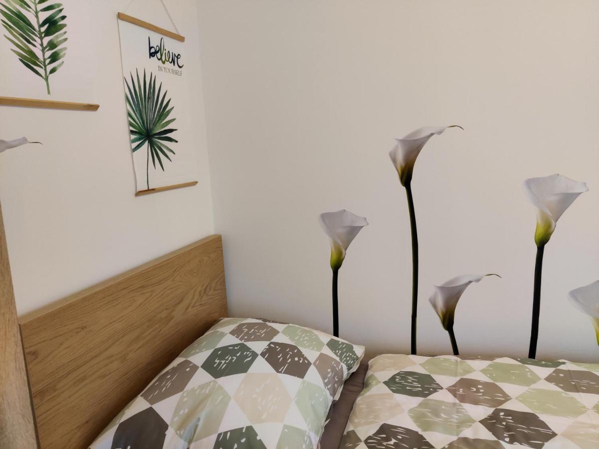 Holiday Home In Quiet Beautiful Area With Two Separate, Modern, Furnished Apartments Deutsch-Wagram Exterior photo